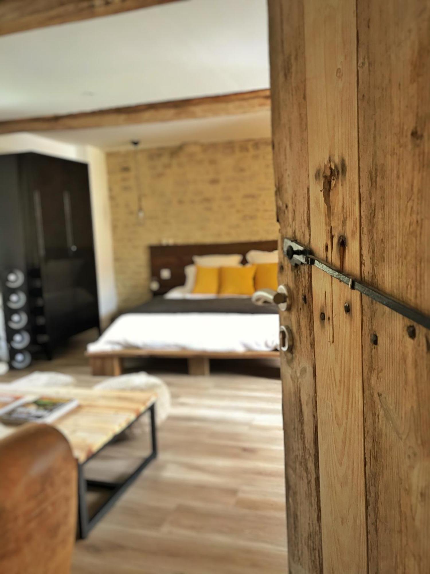 Le Domaine de l'Hostellerie Le Fresne-Camilly Exterior foto